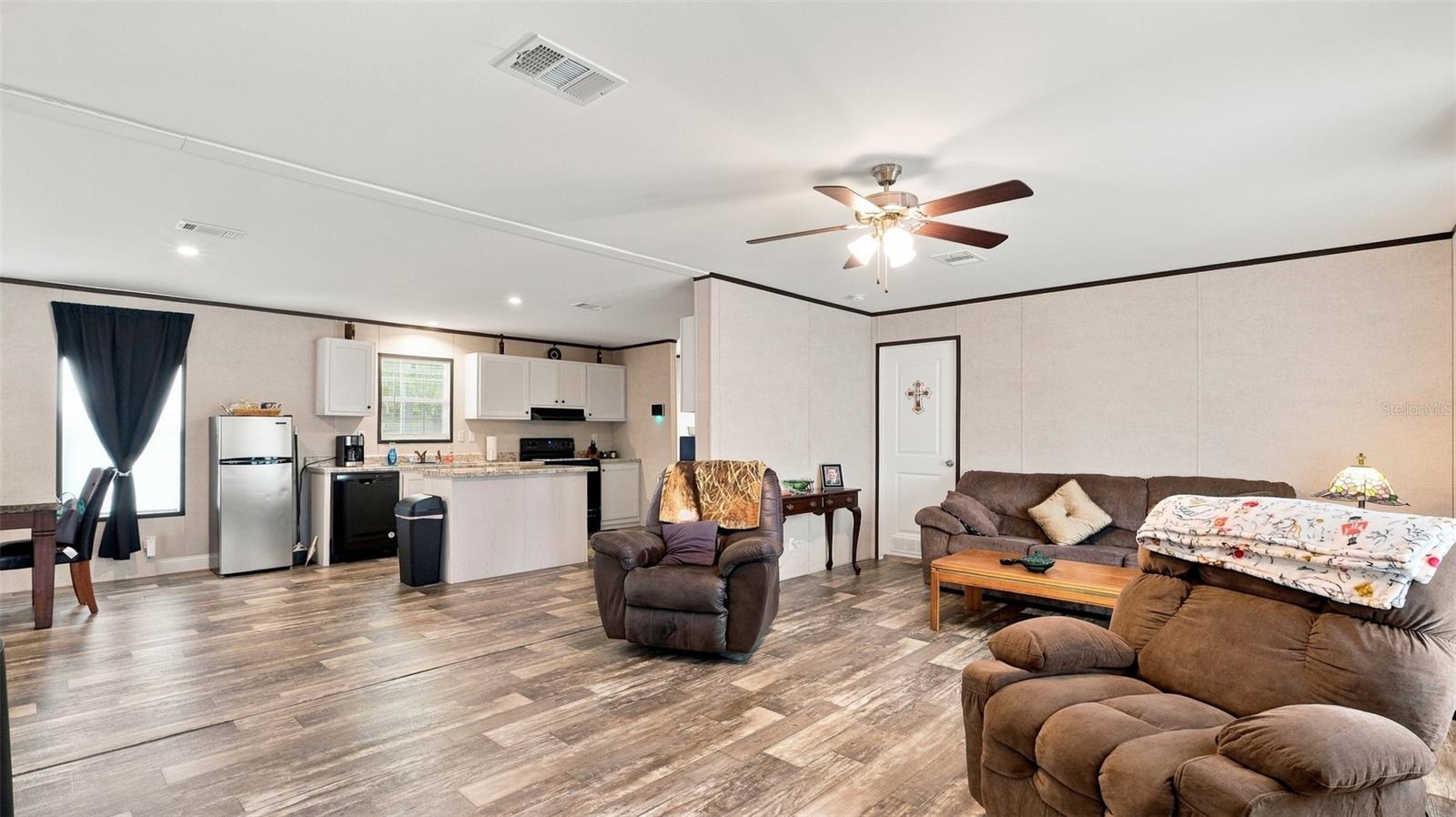 6988 N Palmer Way Property Photo 3