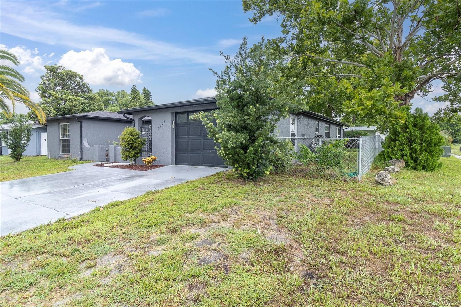 9203 GREENBRIAR LN Property Photo 1
