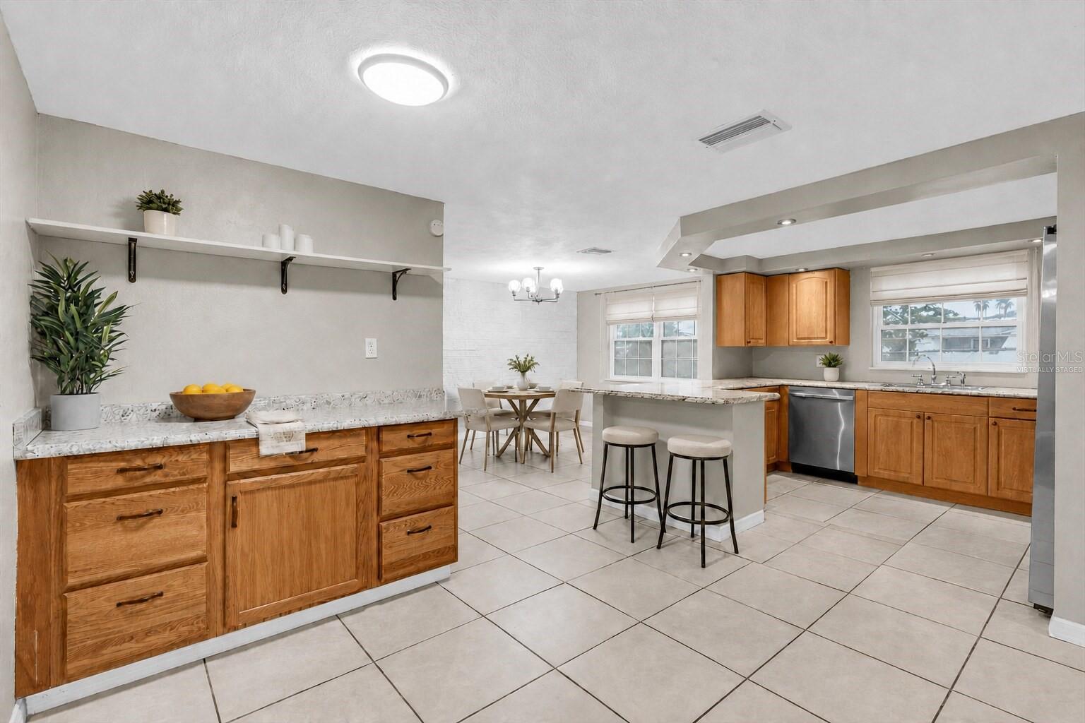 9203 Greenbriar Ln Property Photo 3