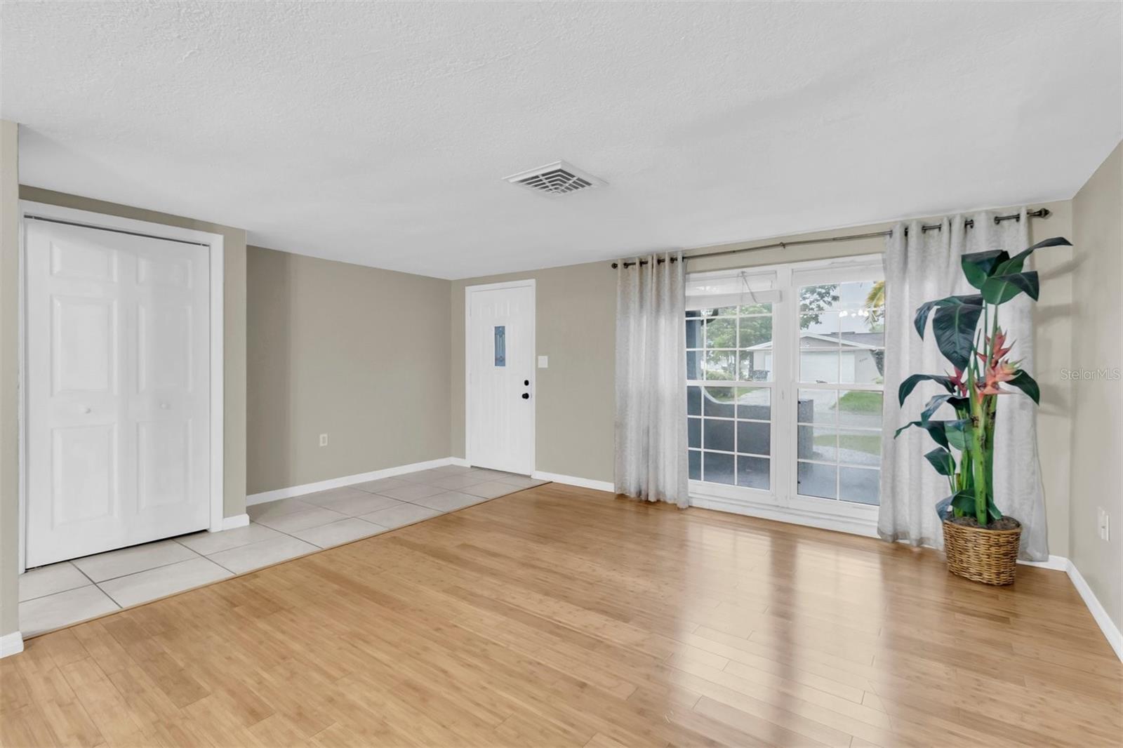 9203 Greenbriar Ln Property Photo 8