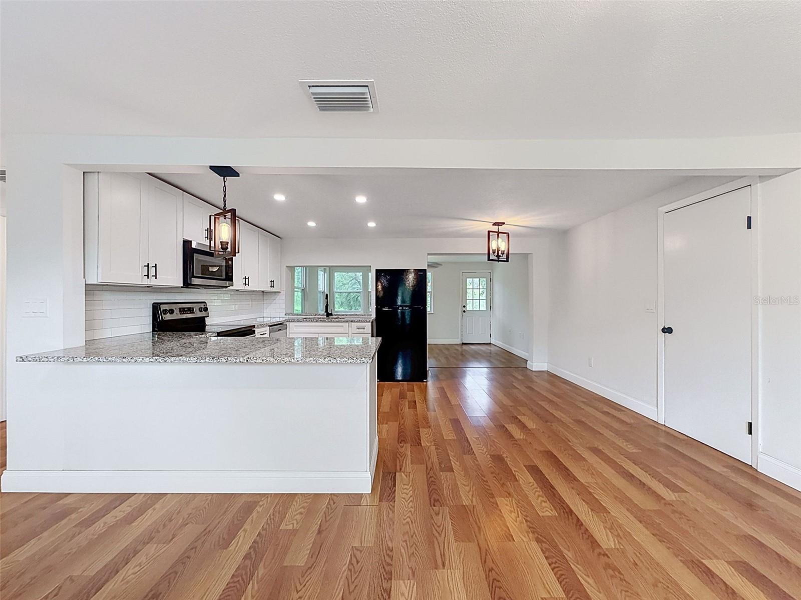 6845 Medlar Dr Property Photo 3