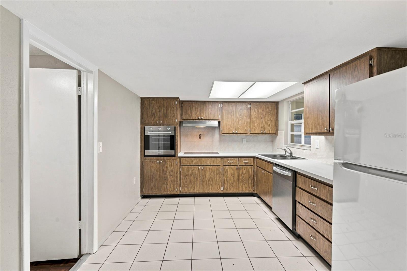 8936 Windsong Ln Property Photo 5
