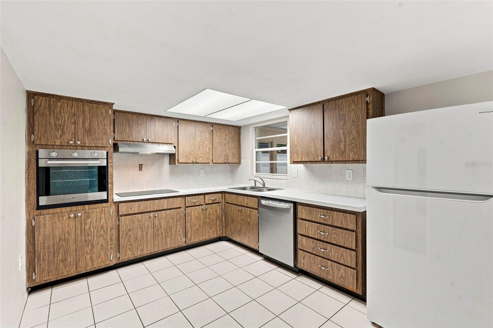 8936 Windsong Ln Property Photo 6