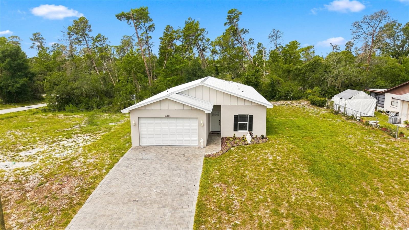 6454 Freeport Dr Property Photo 3