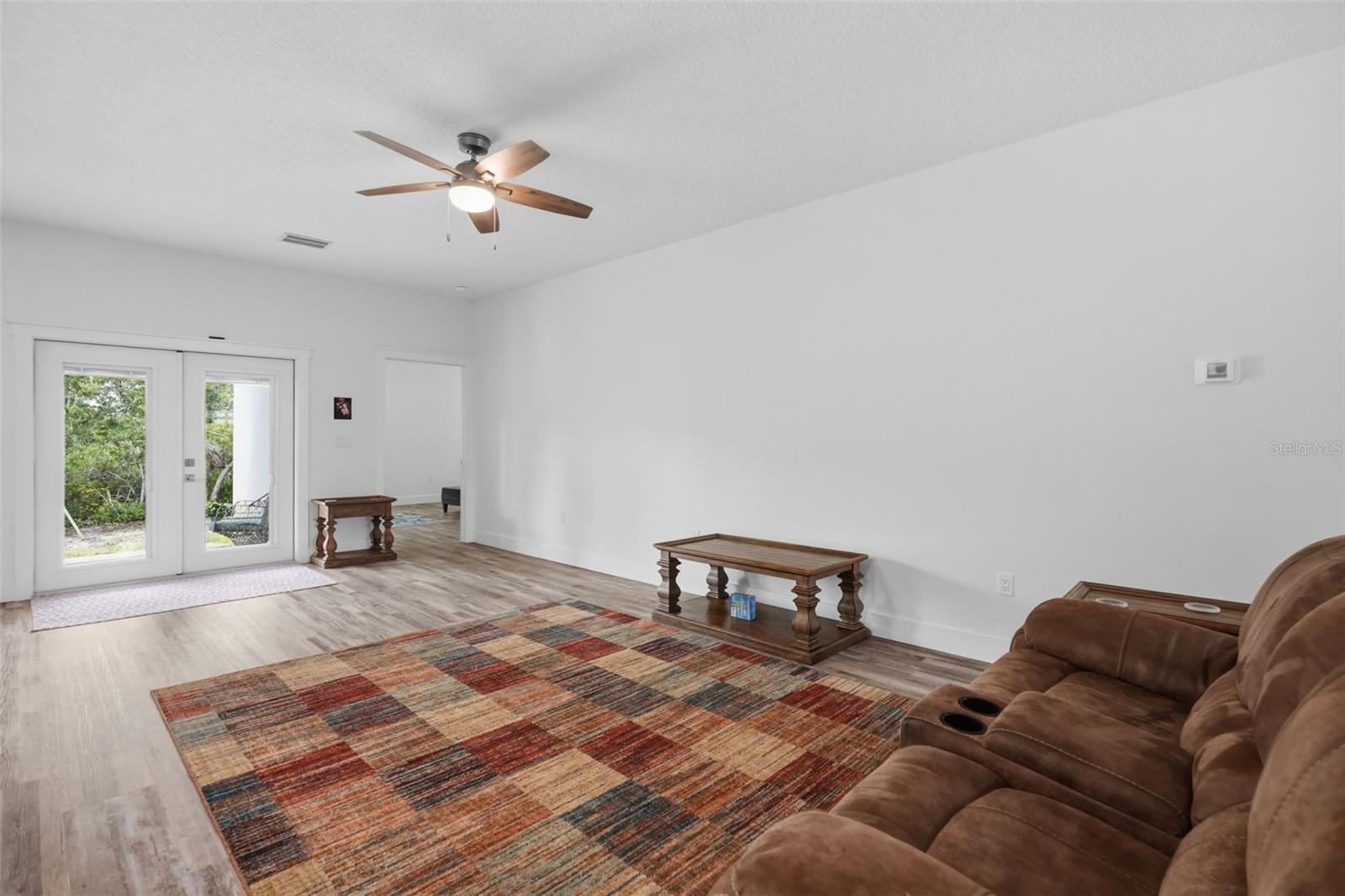 6454 Freeport Dr Property Photo 10
