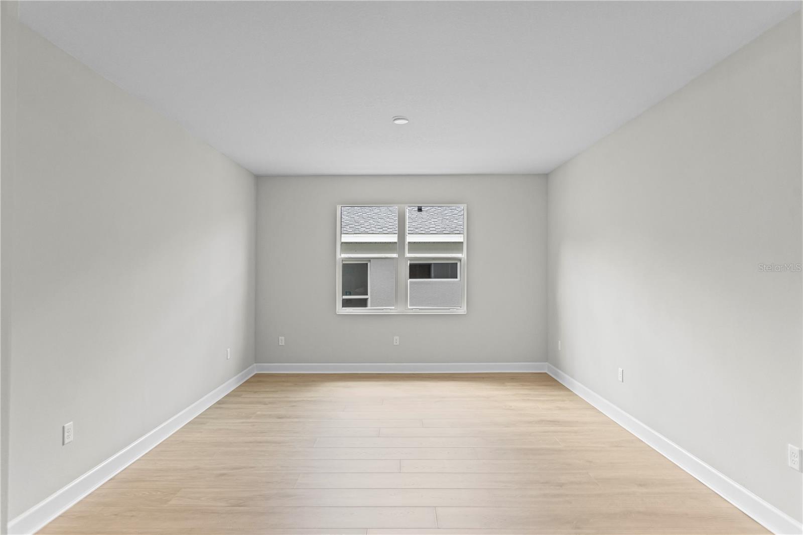 956 Club Cresswind Dr Property Photo 3