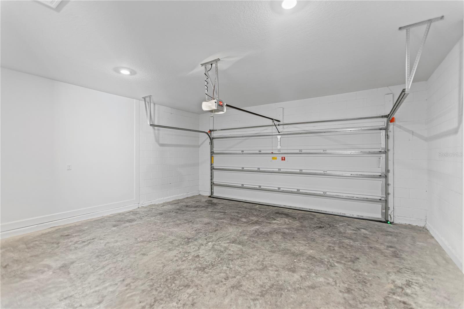 956 Club Cresswind Dr Property Photo 28
