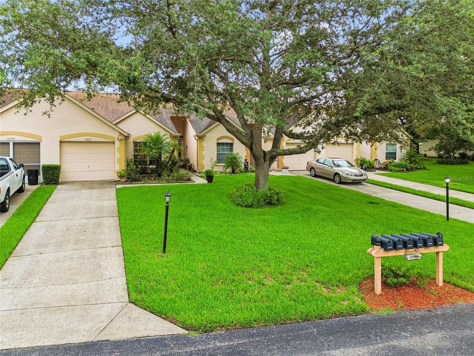 11512 Versailles Ln #11512 Property Photo 6