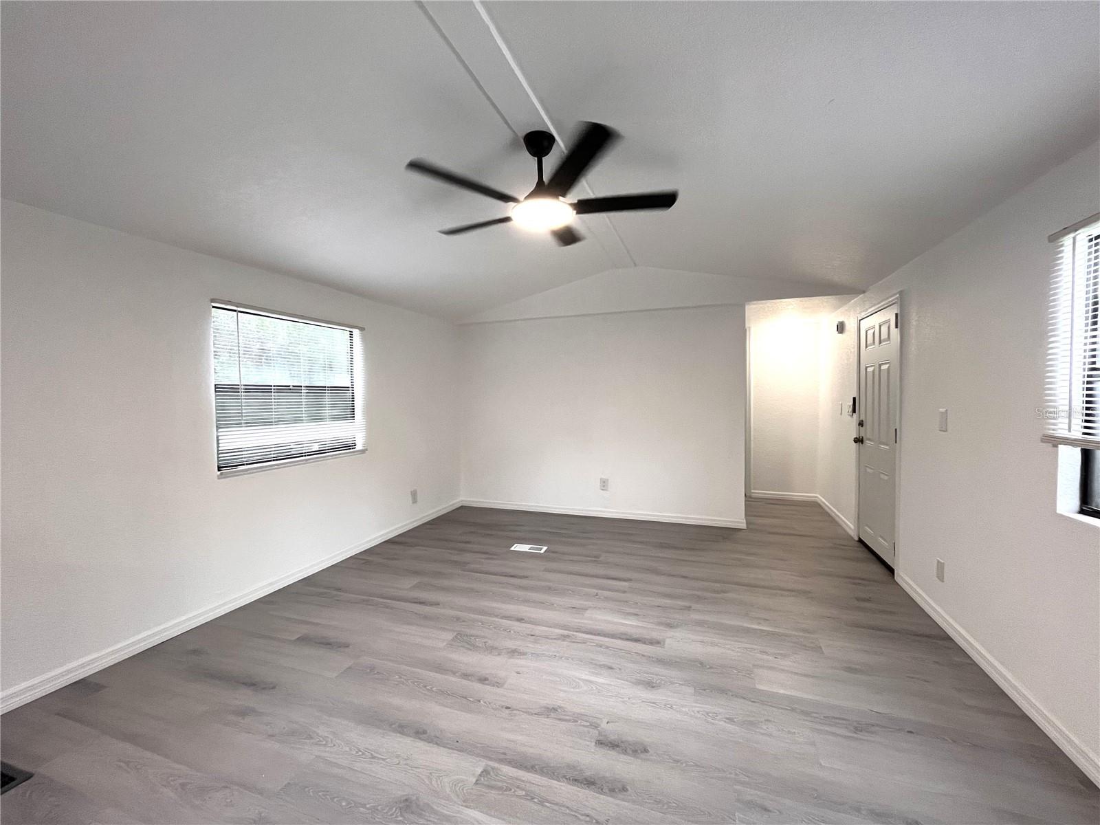 9860 Golden Loop Property Photo 5