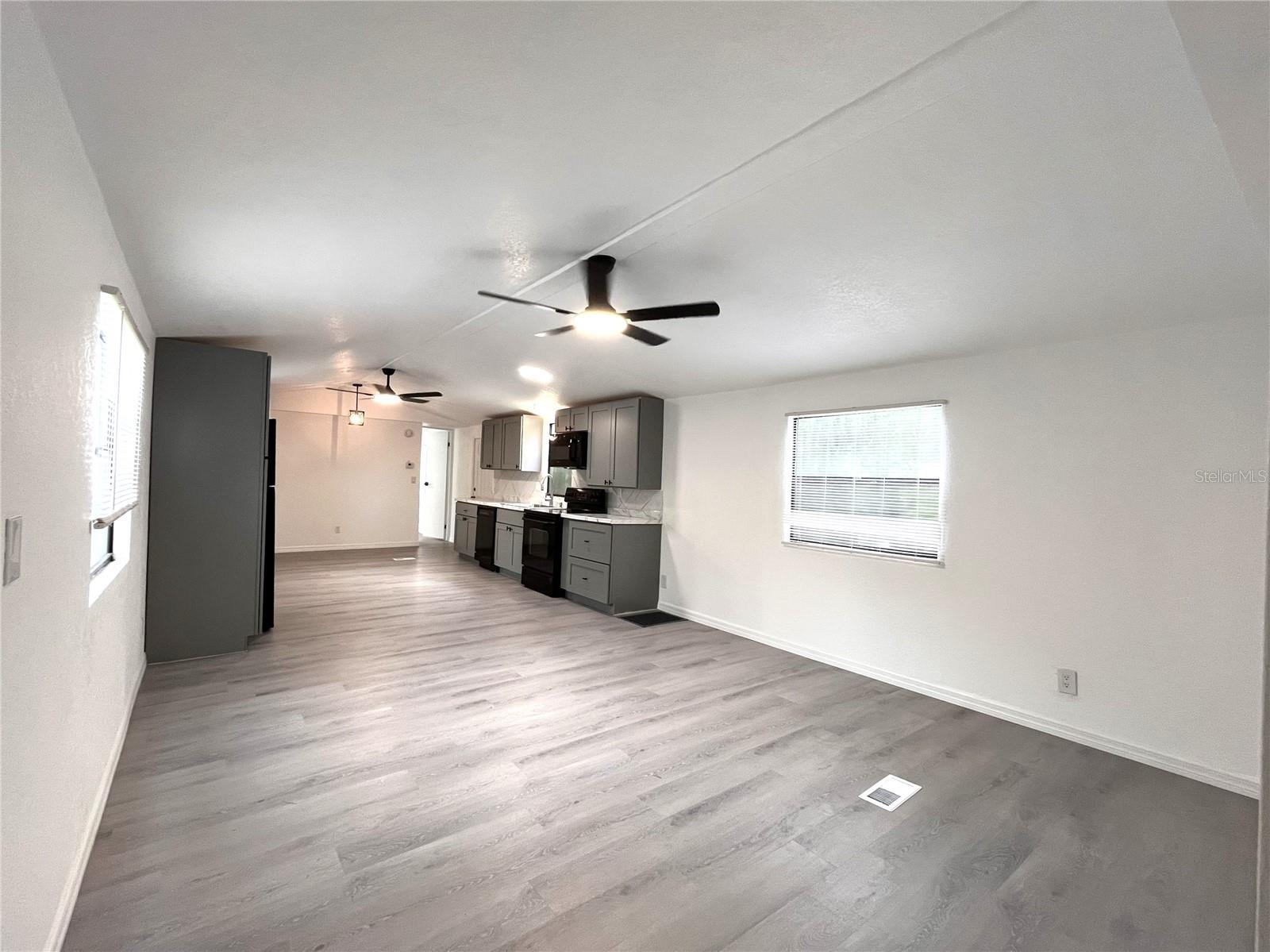 9860 Golden Loop Property Photo 7