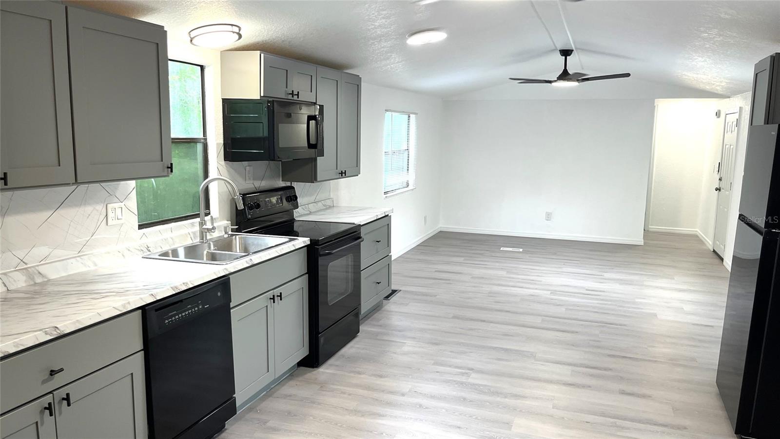 9860 Golden Loop Property Photo 9