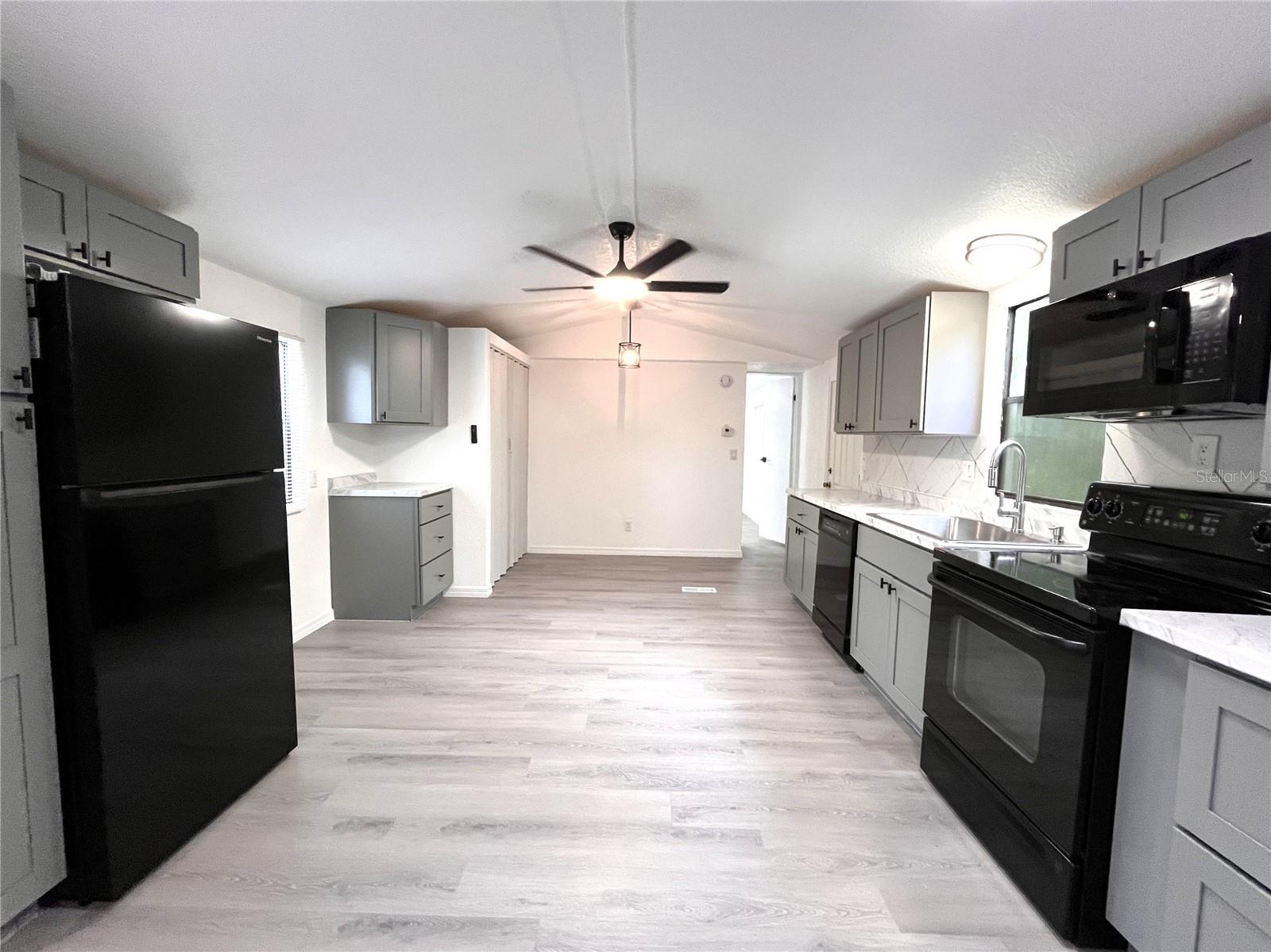 9860 Golden Loop Property Photo 10