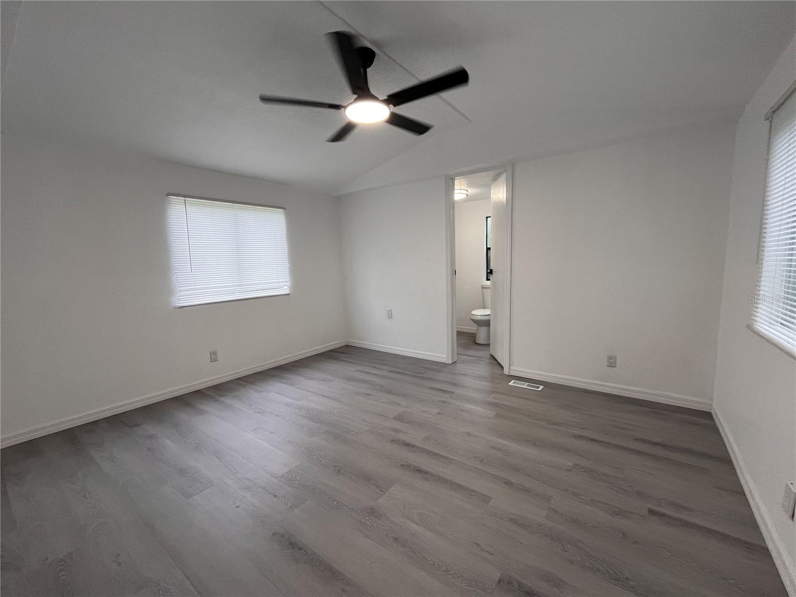 9860 Golden Loop Property Photo 12