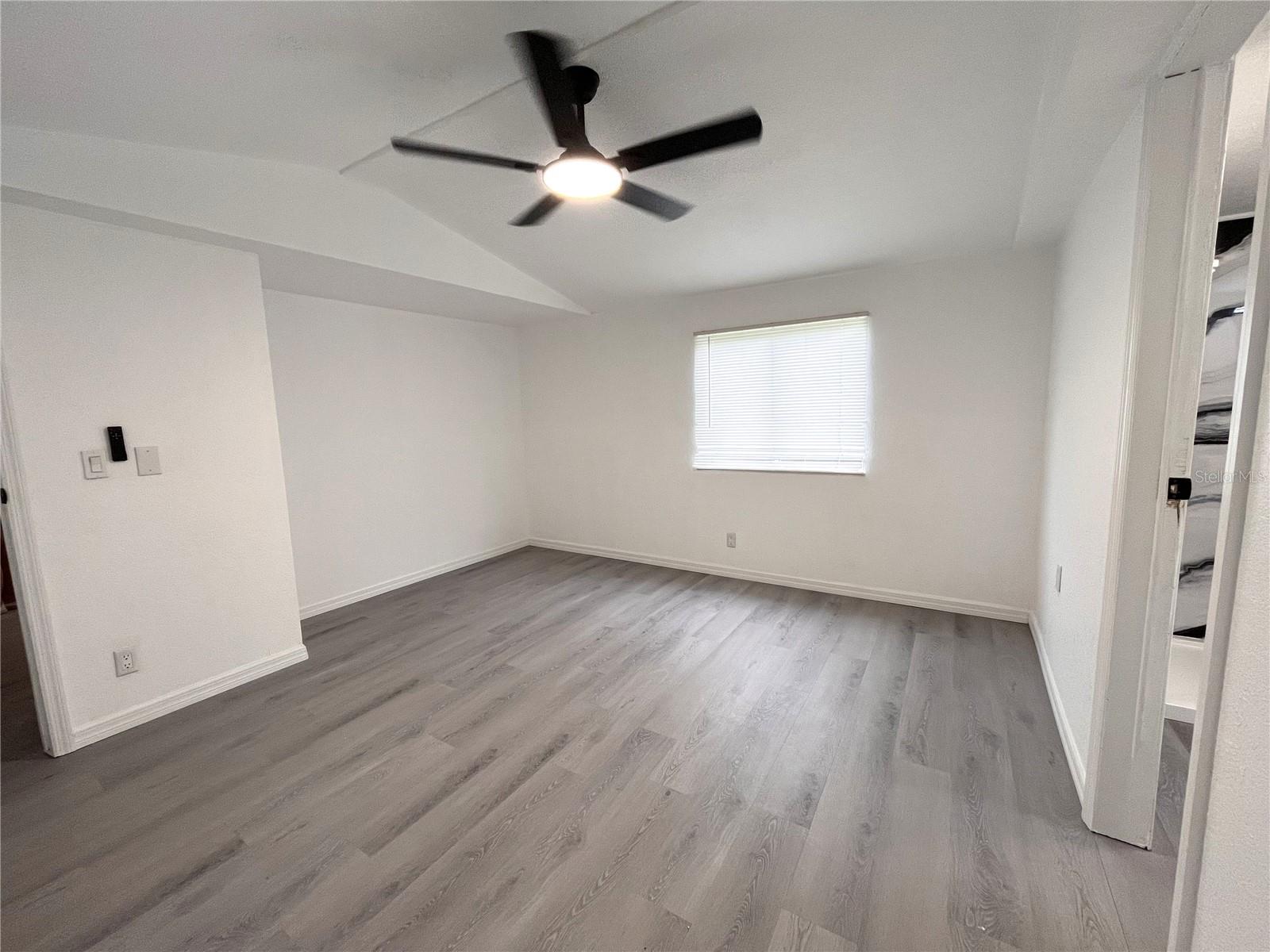 9860 Golden Loop Property Photo 13