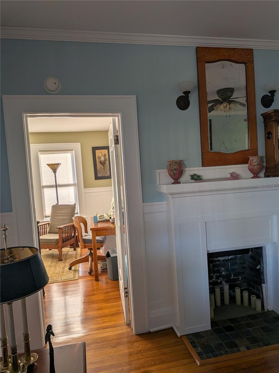 410 E Park St Property Photo 16