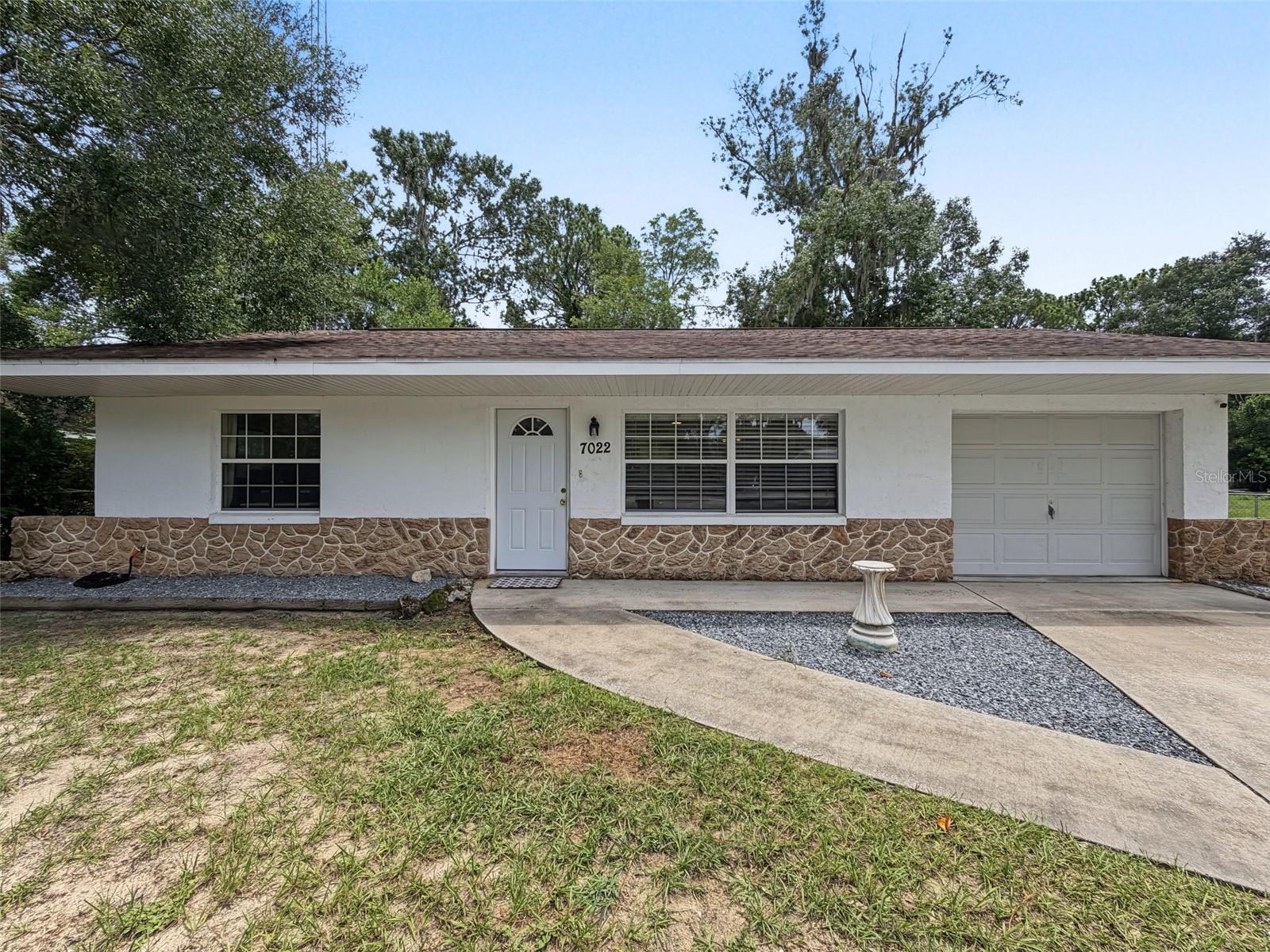 7022 W Crestview Ln Property Photo 1