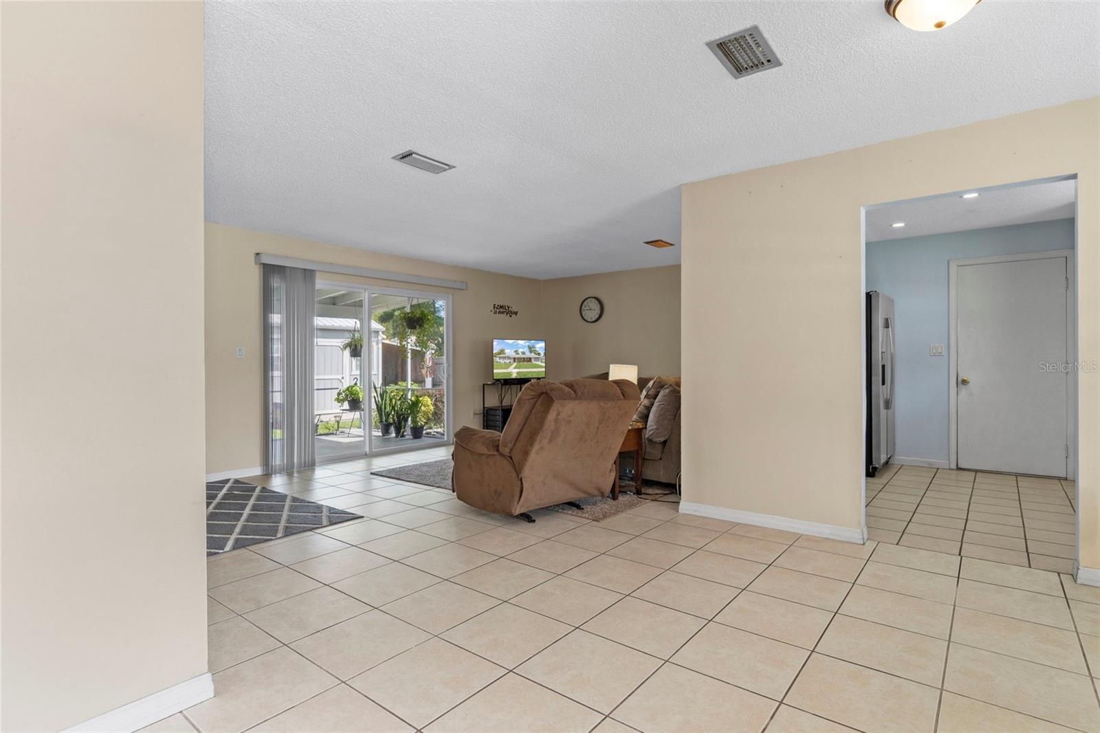 4467 Cadbury Rd Property Photo 6