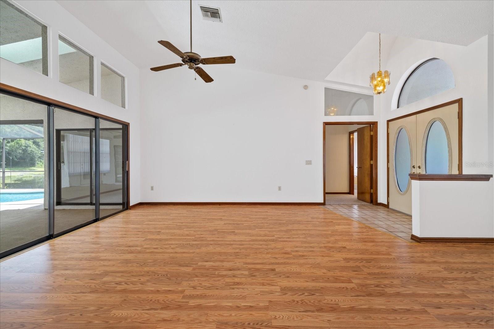 9714 El Sol Ct Property Photo 6