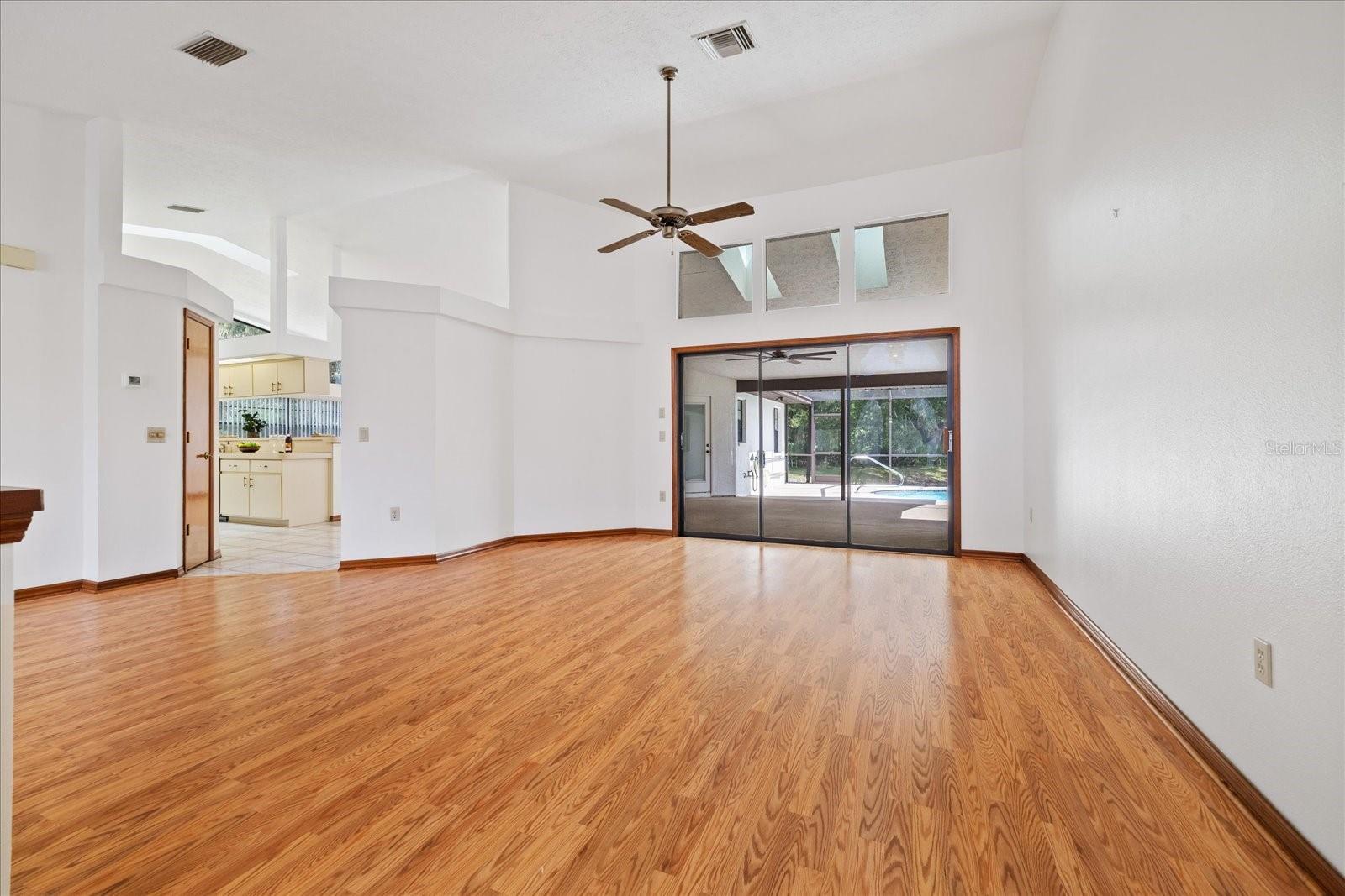 9714 El Sol Ct Property Photo 7
