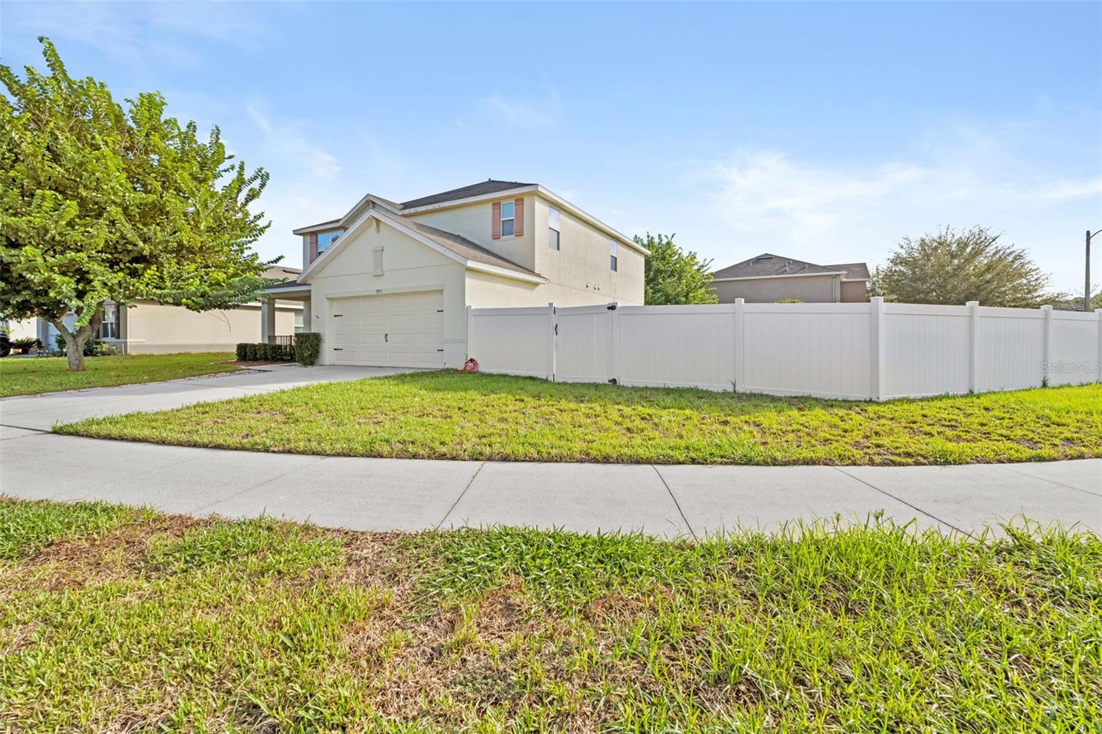 3915 Bramblewood Loop Property Photo 4