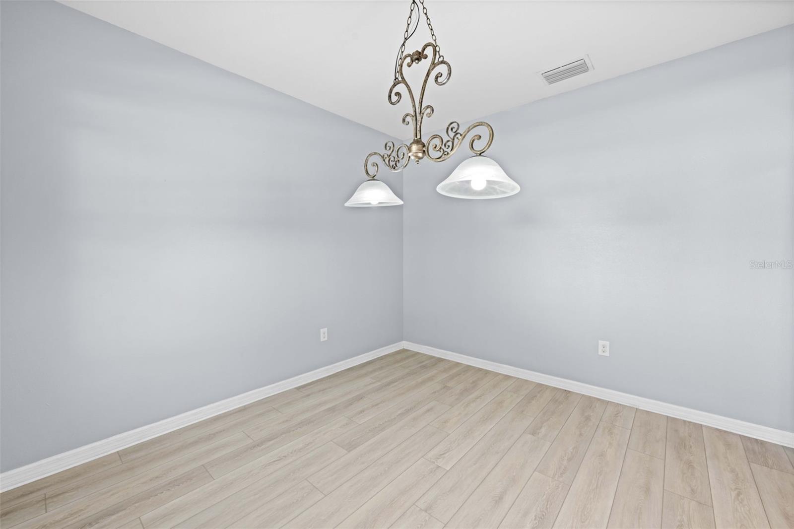3915 Bramblewood Loop Property Photo 9