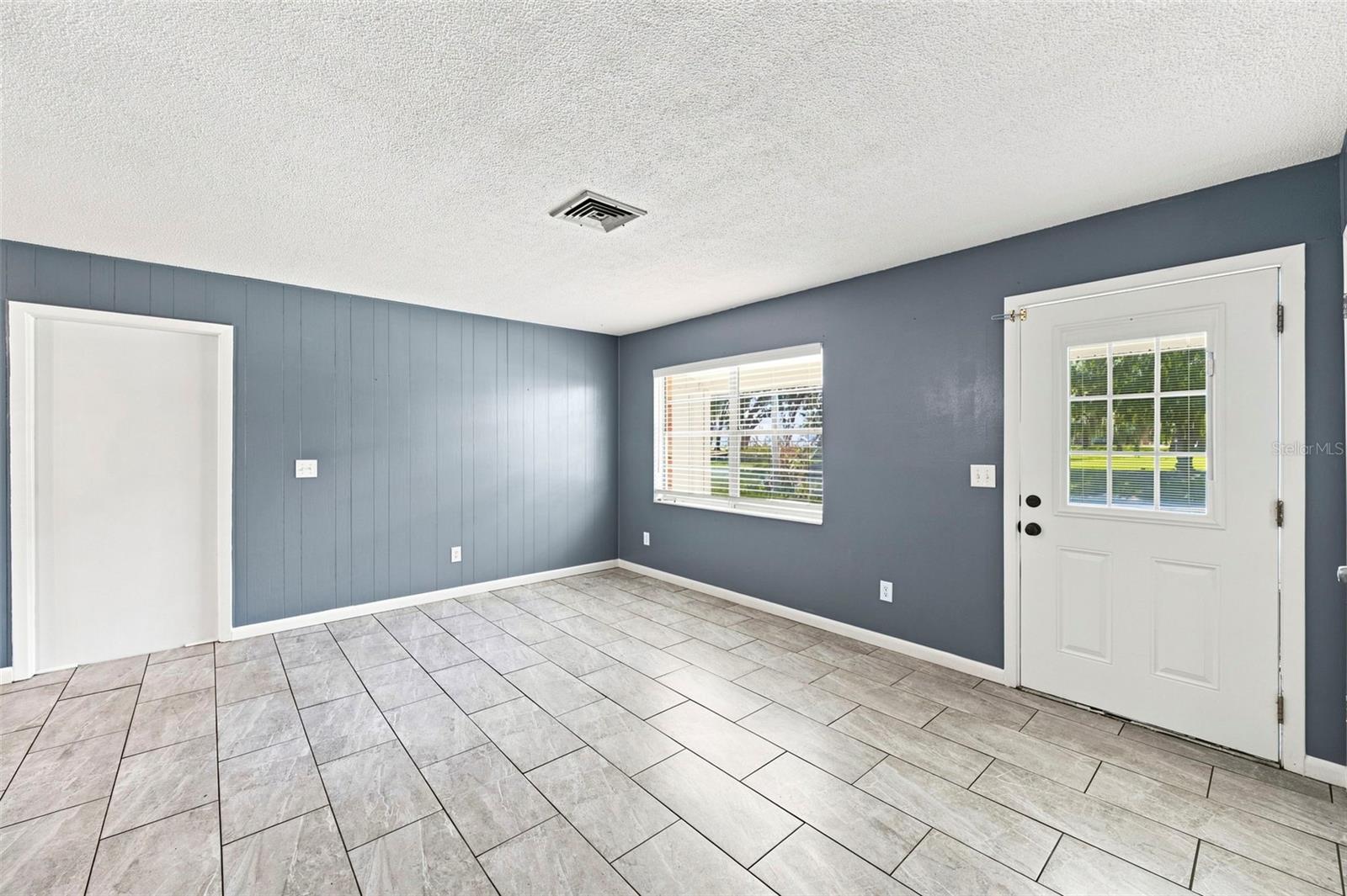 1655 N Floral Ave Property Photo 2