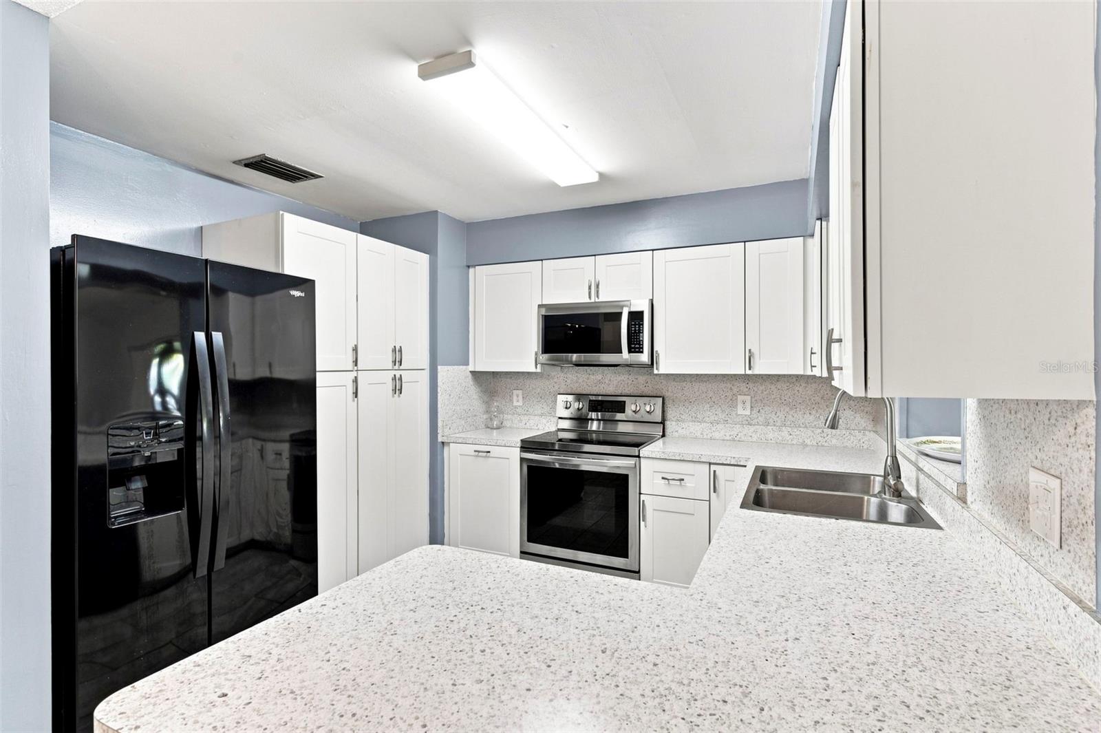 1655 N Floral Ave Property Photo 3