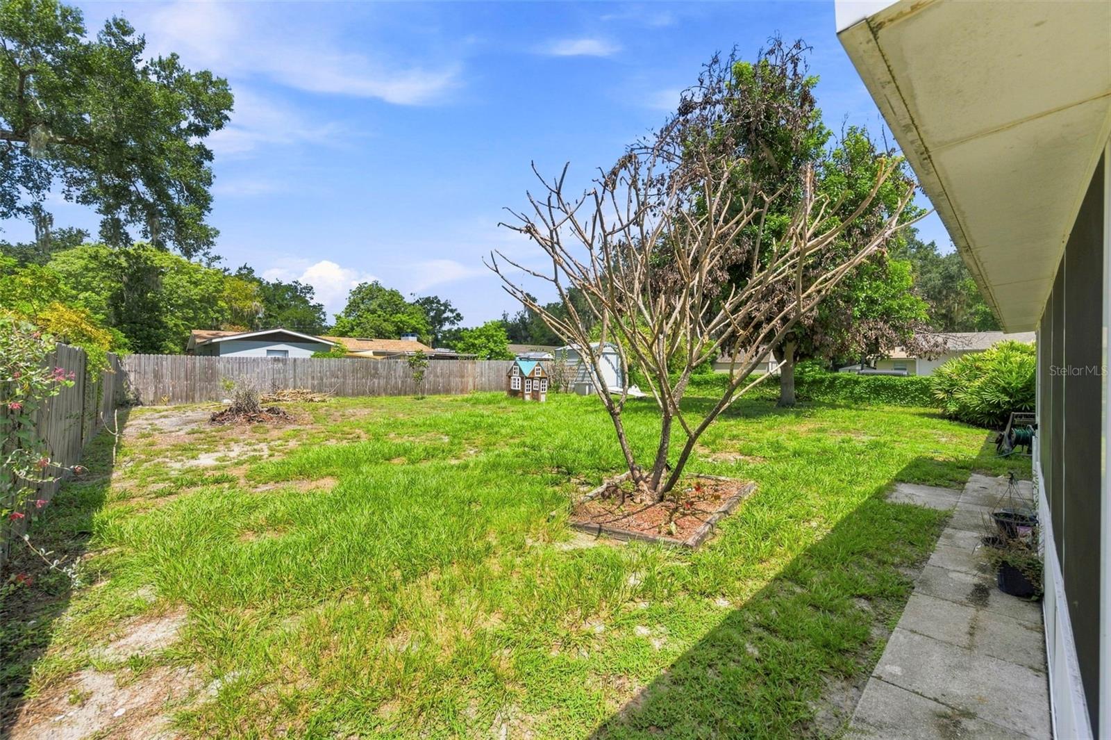 1655 N Floral Ave Property Photo 54