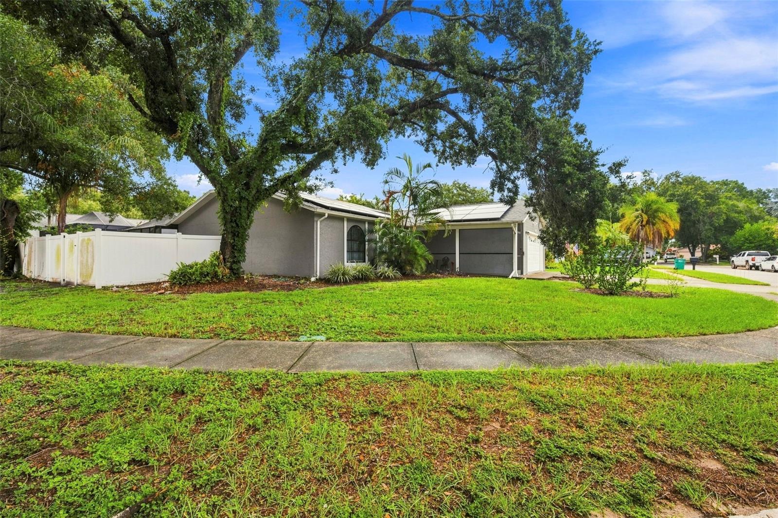2475 Gulfbreeze Cir Property Photo 2