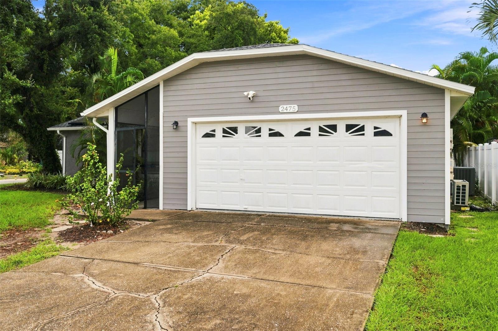 2475 Gulfbreeze Cir Property Photo 3