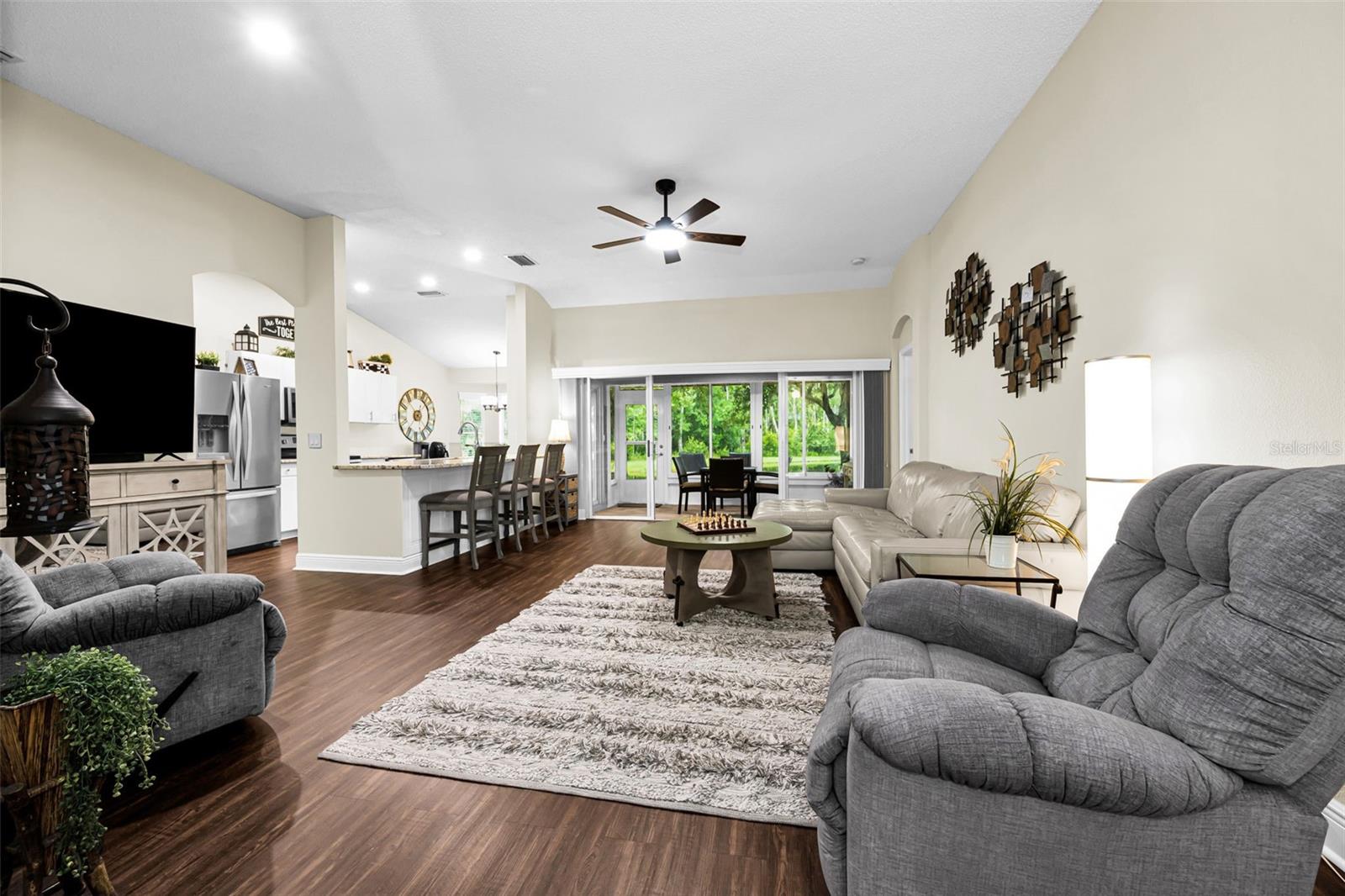 1553 Arlington Oaks Ct Property Photo 7