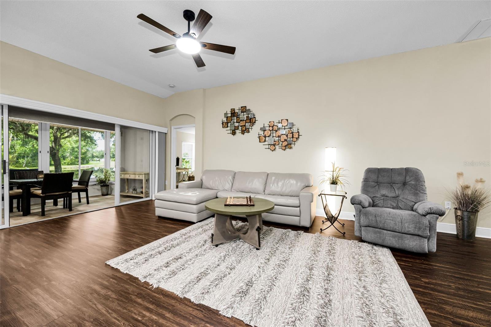 1553 Arlington Oaks Ct Property Photo 9
