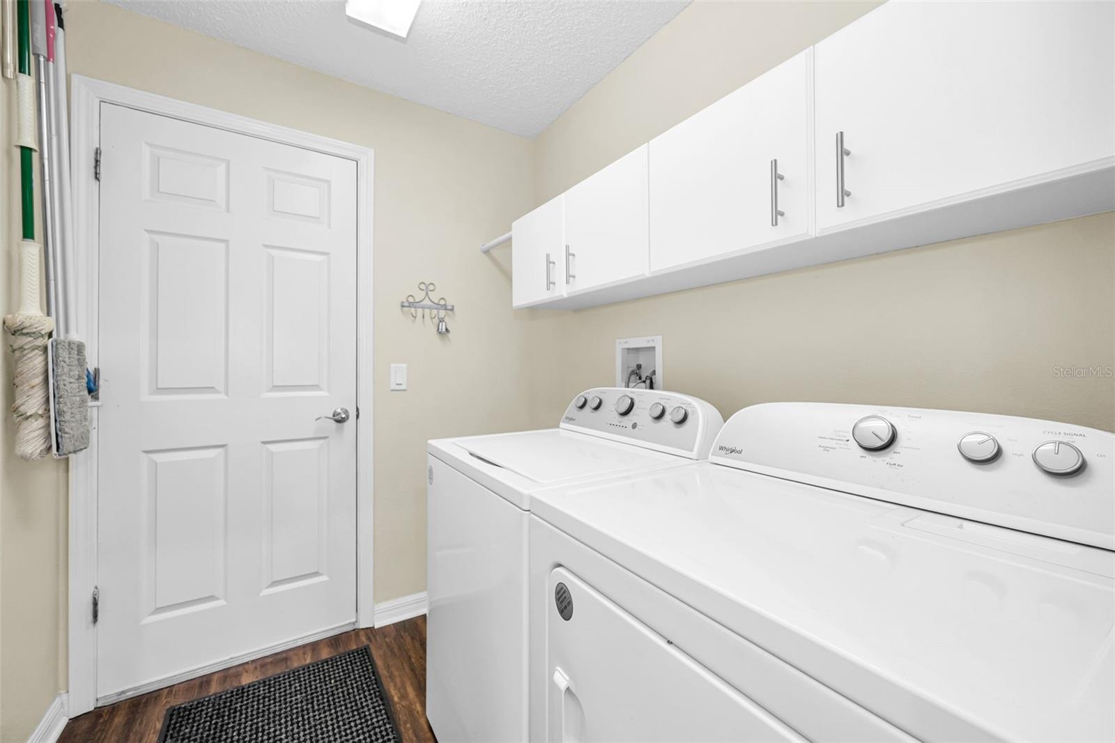 1553 Arlington Oaks Ct Property Photo 32