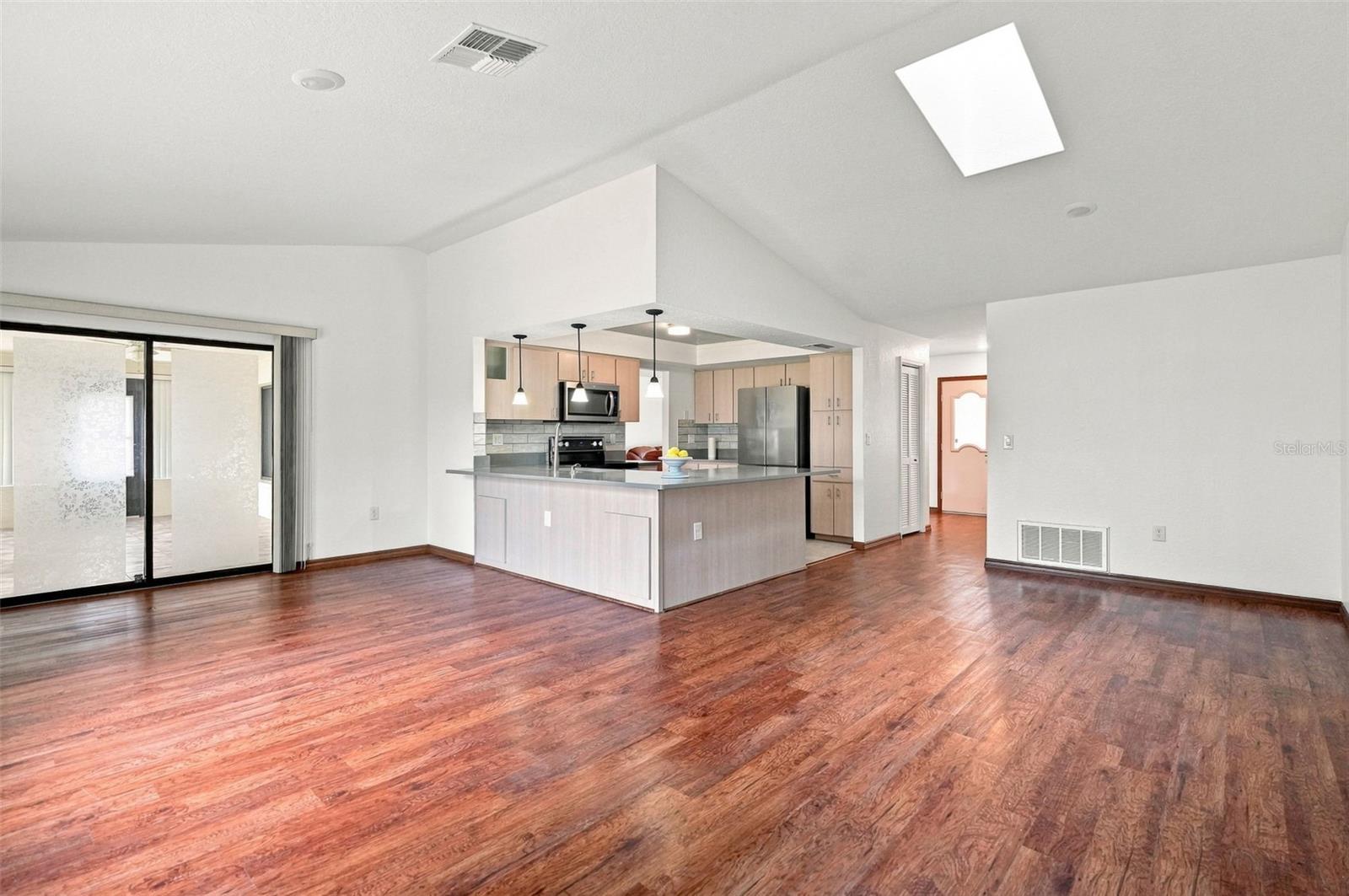 10308 Gifford Dr Property Photo 6