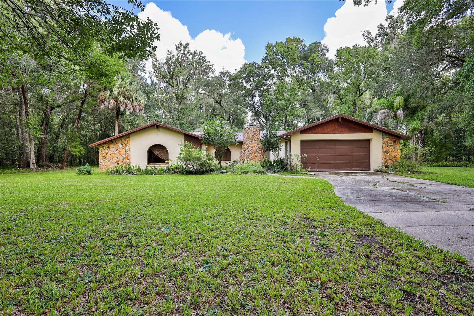 18255 LAKE LINDSEY RD Property Photo 1