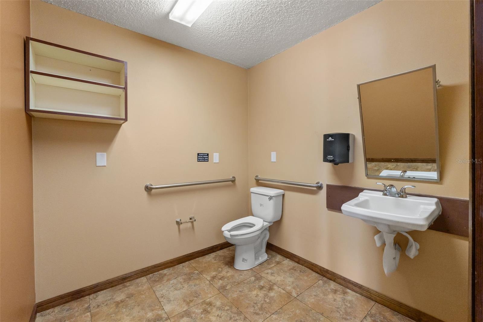 10507 Spring Hill Dr Property Photo 8