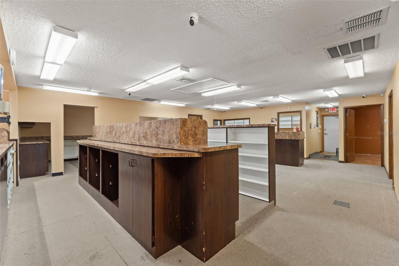 10507 Spring Hill Dr Property Photo 11
