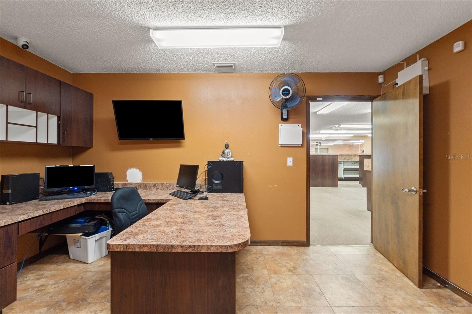 10507 Spring Hill Dr Property Photo 17