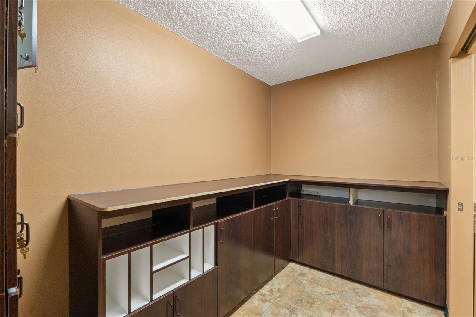 10507 Spring Hill Dr Property Photo 21