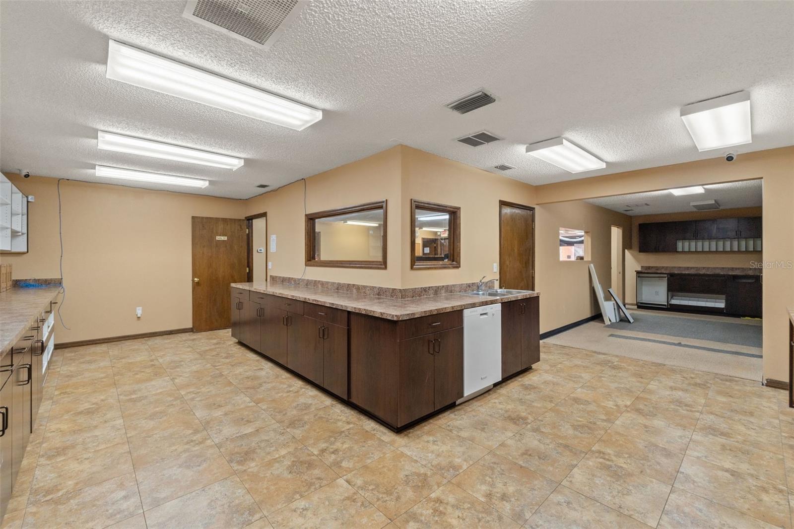 10507 Spring Hill Dr Property Photo 24