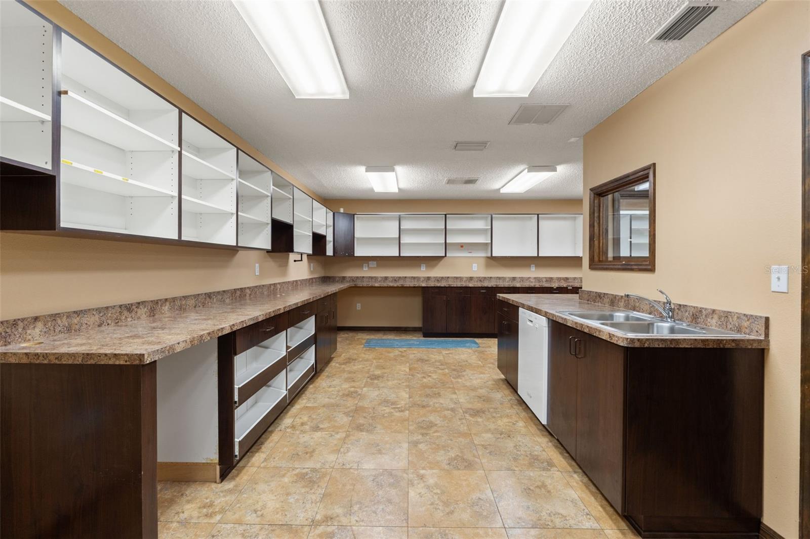 10507 Spring Hill Dr Property Photo 25