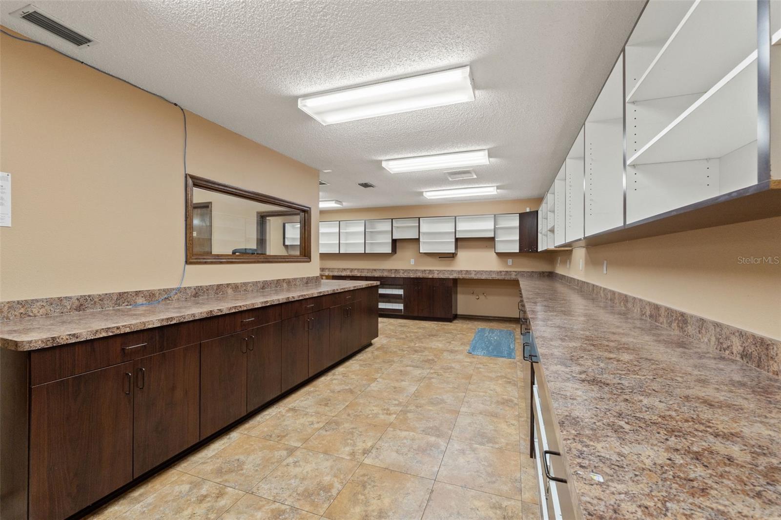 10507 Spring Hill Dr Property Photo 29