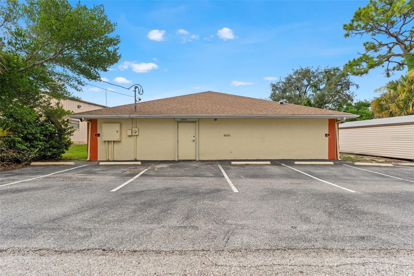 10507 Spring Hill Dr Property Photo 31