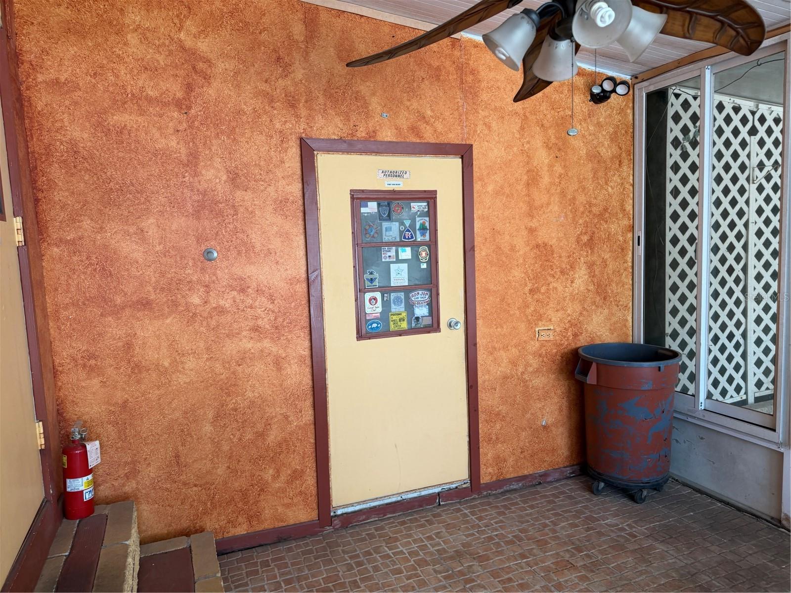 8253 Highpoint Blvd Property Photo 5