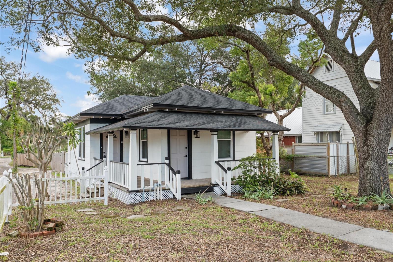136 N RING AVE