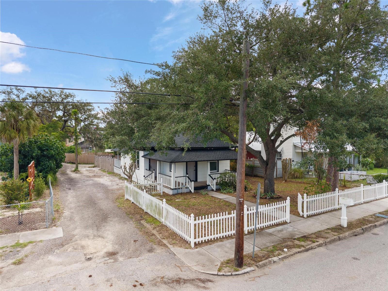 136 N Ring Ave Property Photo 3