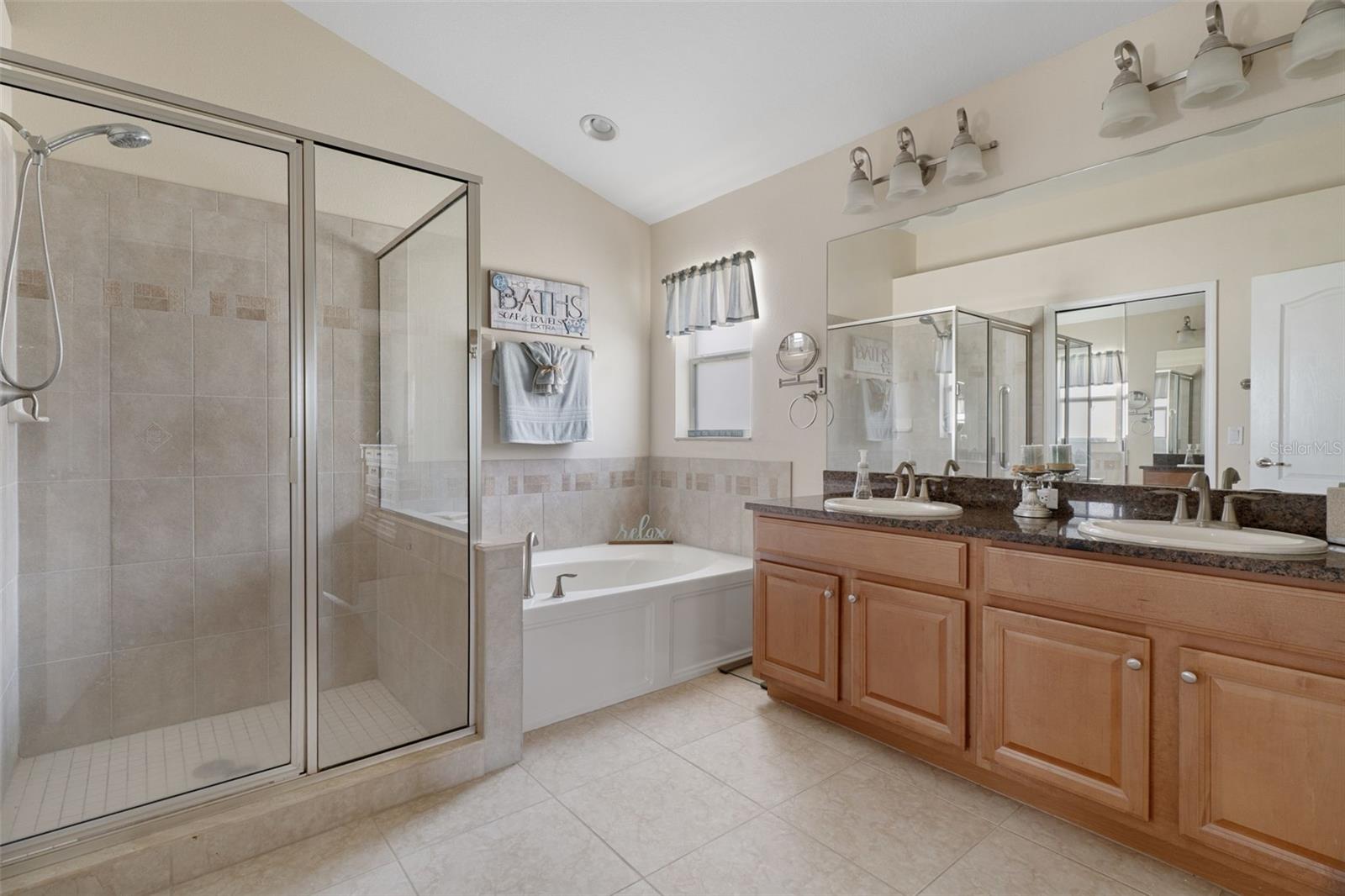 18735 Rolling Hills Loop Property Photo 4