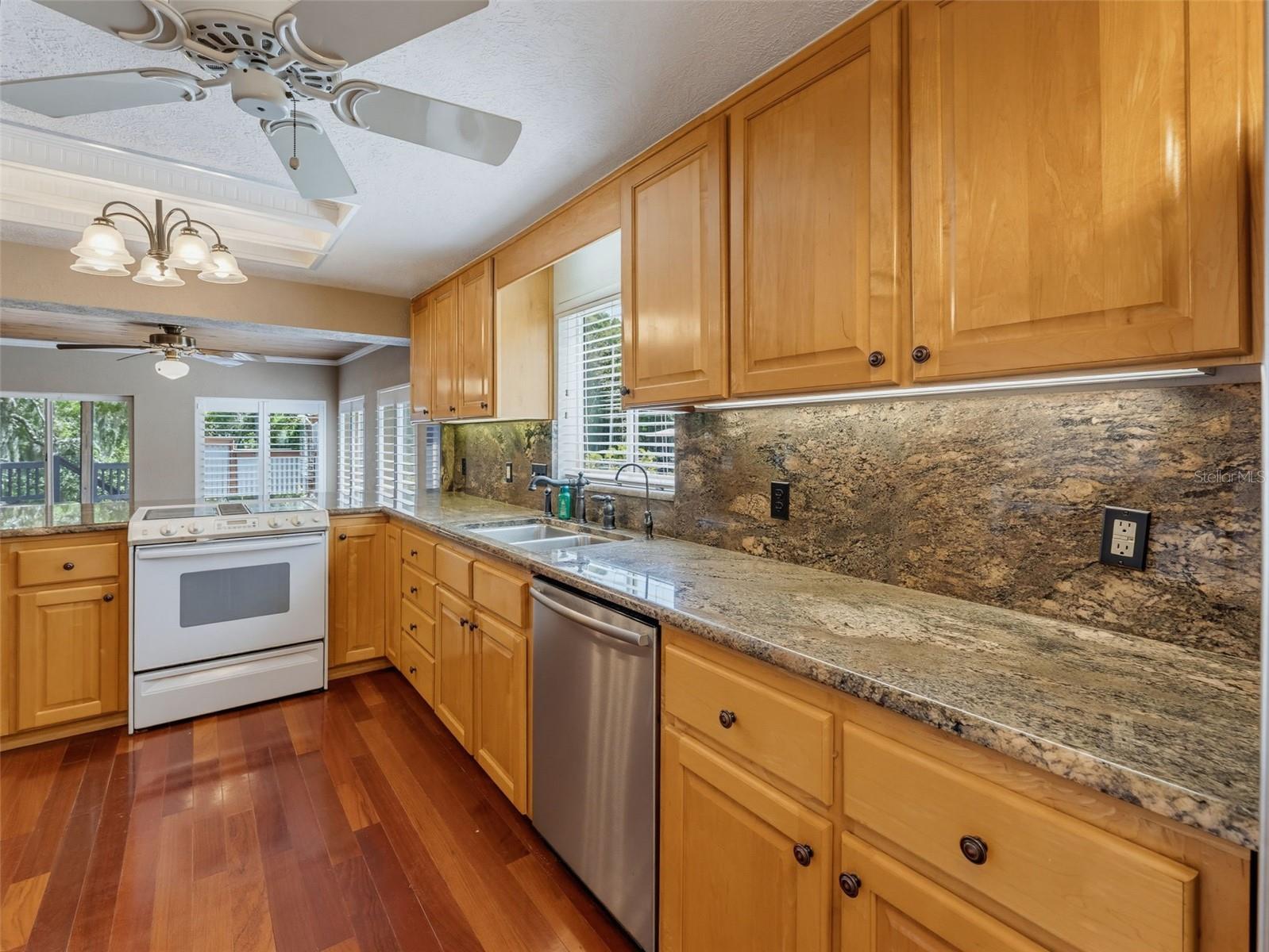 5415 Riverside Dr Property Photo 30