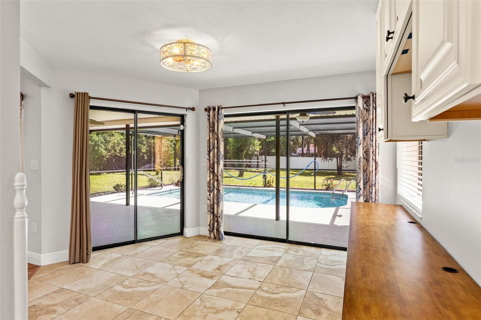 11201 Rainbow Woods Loop Property Photo 3