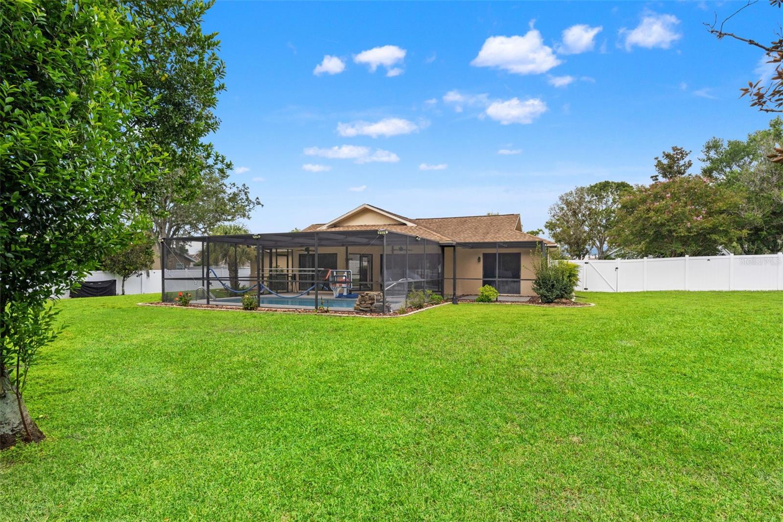 11201 Rainbow Woods Loop Property Photo 23